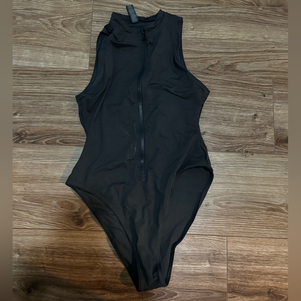 Skims swim